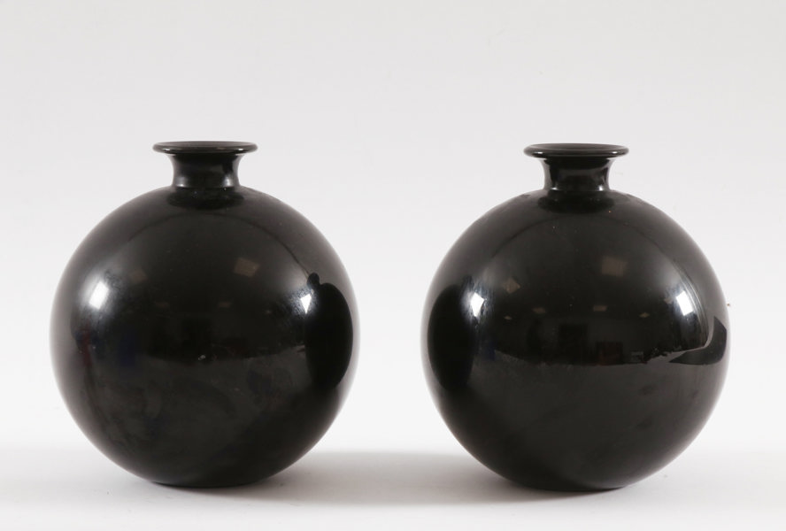 Vaser ett par, "Flower Ball", Harald Notini, 1900-talets första hälft_12334a_8dc28f28d2395f7_lg.jpeg